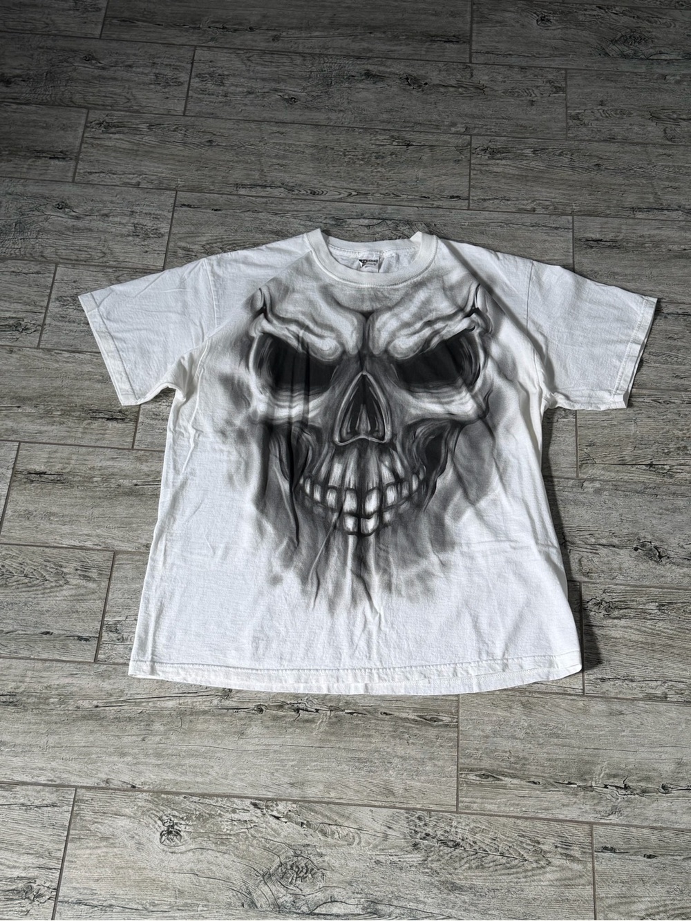 Vintage Y2K Jerzees Grail White tee with Large Black Skull Airbrush Graphic